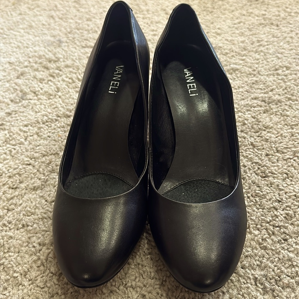 Vaneli Mat Leather Heel in black